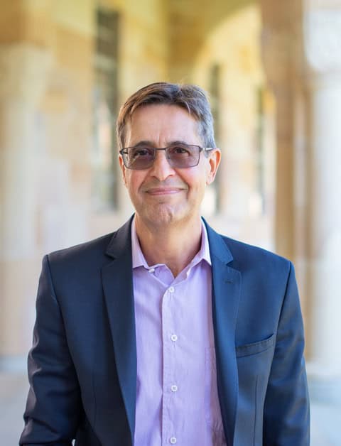 Headshot of Flavio Menezes