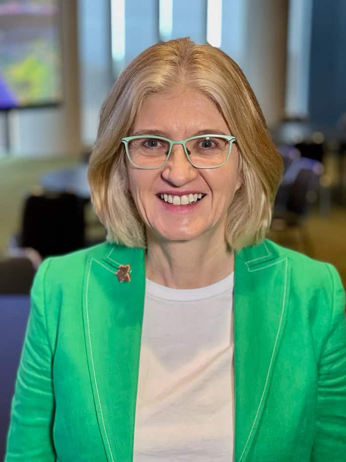 Headshot of Lisa Greig