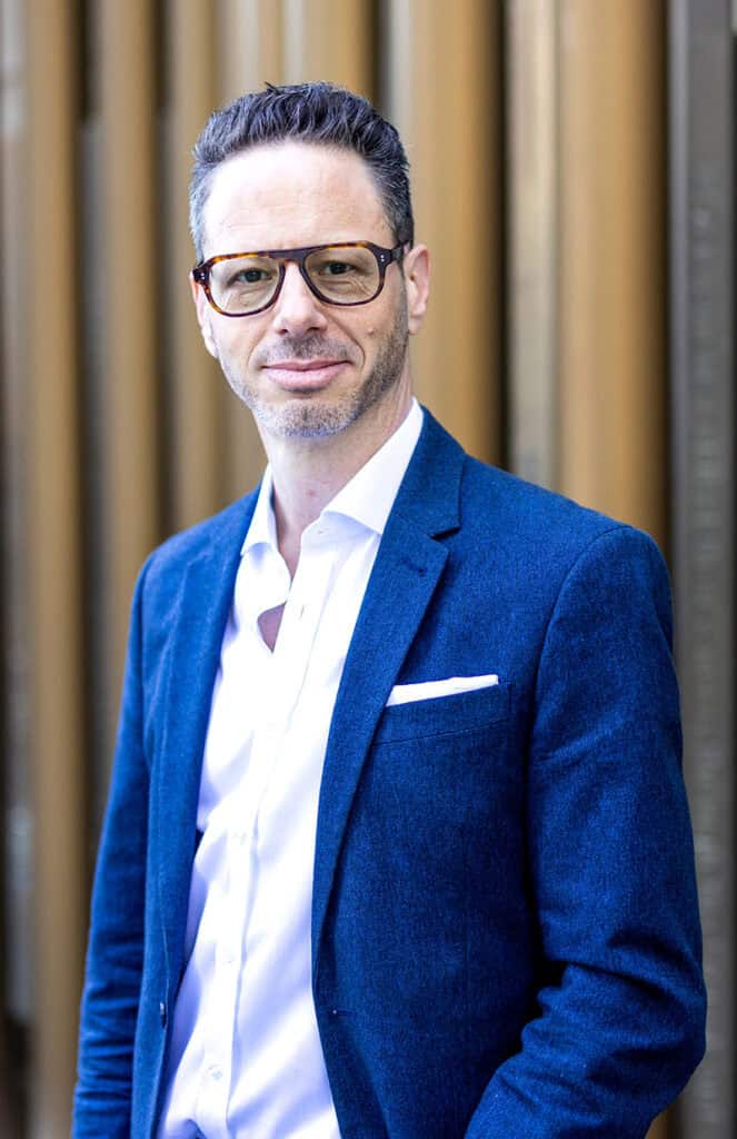 Headshot of Dan Auerbach