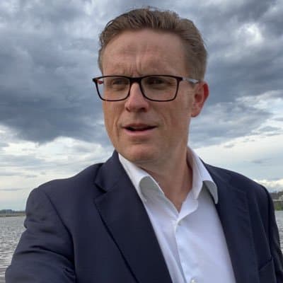 Headshot of Dan Andrews