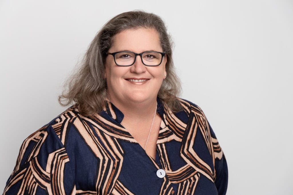 Headshot of Michelle Knights